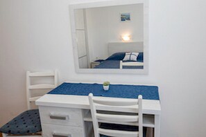 Free WiFi - Apartments & Rooms Green Bay - Two Bedroom Apartment with Balcony and Sea View (APP 6) (Rab)
