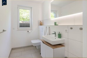 Unclassified image, 4 of 29, button