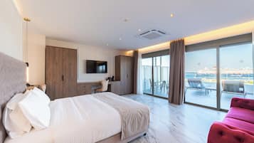 Superior Suite | Private Outdoor | Minibar, caja de seguridad en la habitación y cortinas blackout