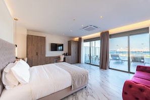 Superior Suite | Private Outdoor | Frigobar, cofres nos quartos, cortinas blackout, quartos à prova de som