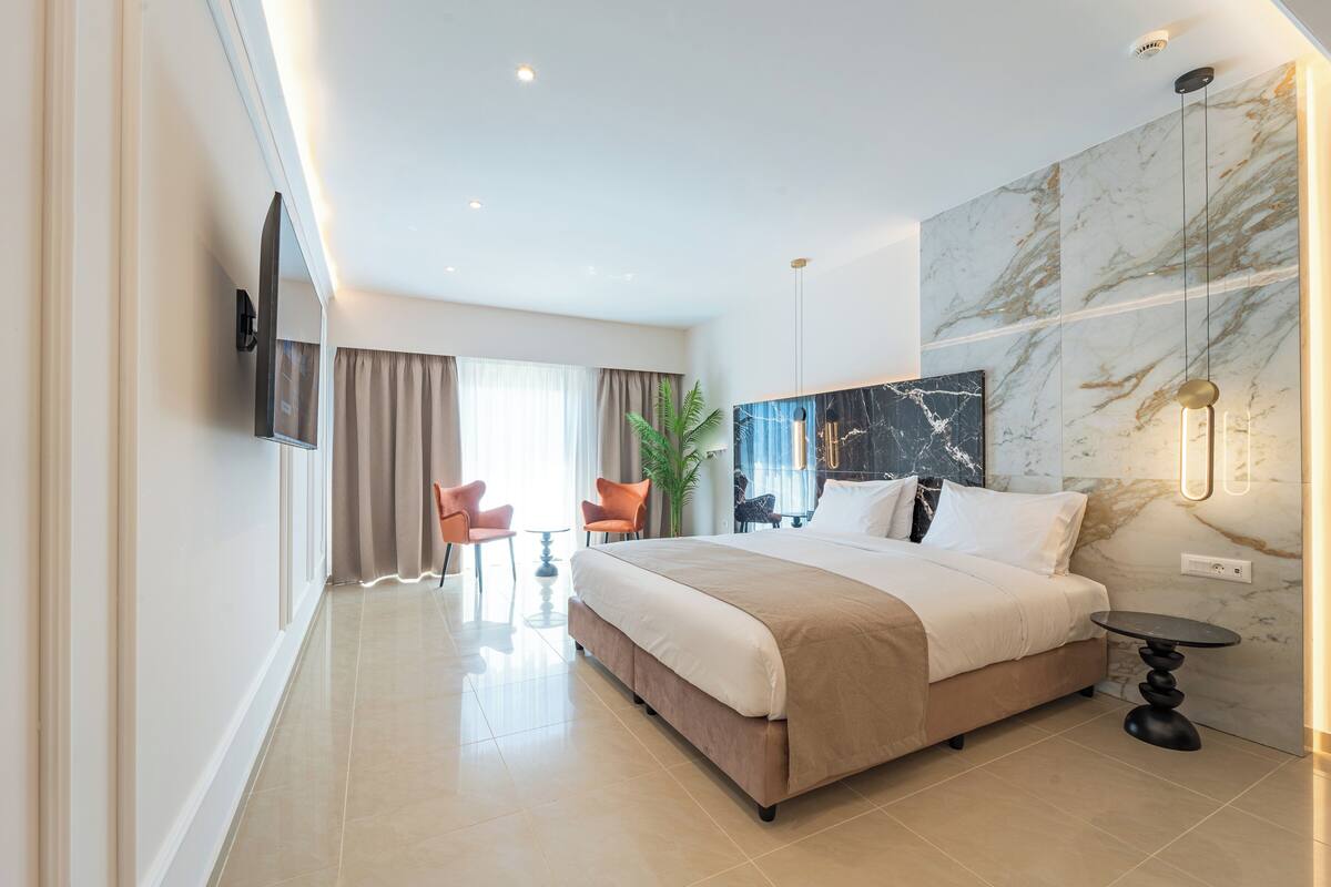 Minibar, in-room safe, blackout drapes, soundproofing
