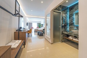 Deluxe Queen Suite | Capacity 3 | ミニバー、セーフティボックス (室内)、遮光カーテン、防音設備