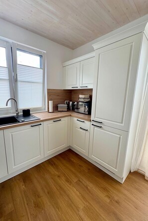 Unclassified image, 3 of 44, button