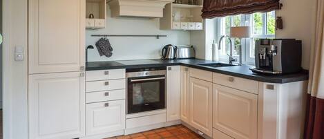 Kühlschrank, Ofen, Herdplatte, Geschirrspüler