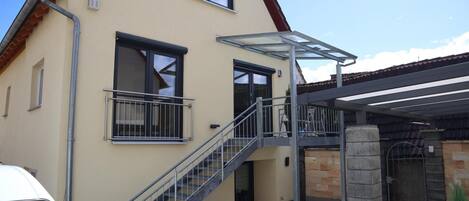 المنشأة من الخارج