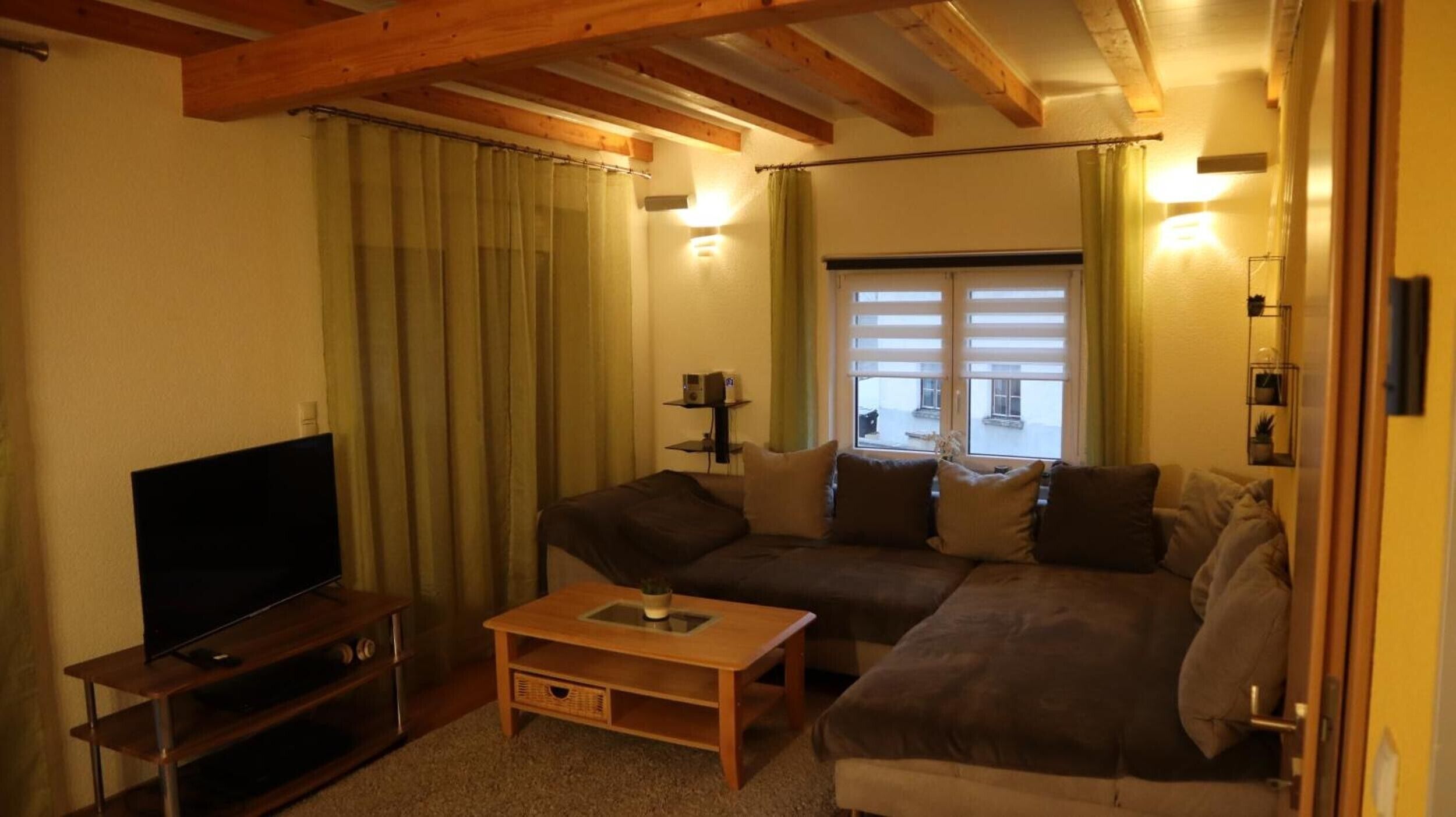 Fernseher, DVD-Player, Stereoanlage