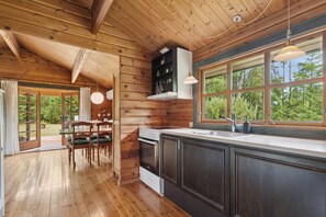 Fridge, oven, stovetop, coffee/tea maker - Peaceful holiday home close to nature (Glesborg)