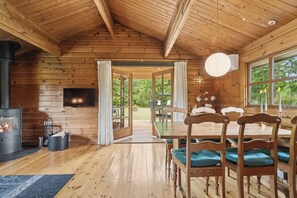 Dining - Peaceful holiday home close to nature (Glesborg)