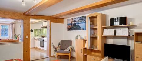 TV, ping pong, stereo