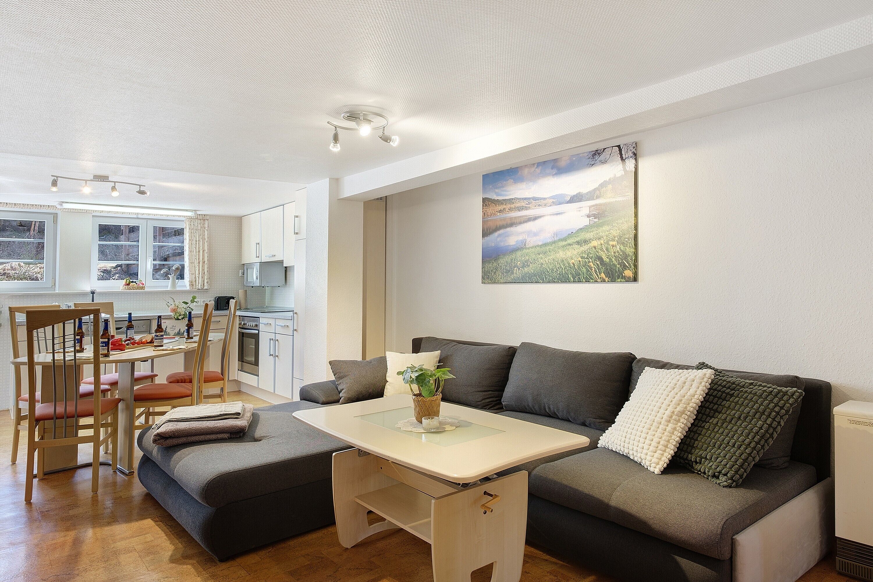 Fernseher, Tischtennisplatte, Stereoanlage