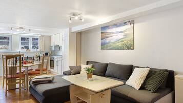 Fernseher, Tischtennisplatte, Stereoanlage