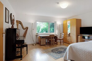 1 bedroom, iron/ironing board, free WiFi, bed sheets - Secret Garden (Müllheim i. M.)