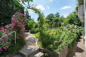 Property grounds - Apartment 'Secret Garden' – Pet-Friendly, Private Terrace, Sauna, Bike Storage, EV Charging (Müllheim i. M.)