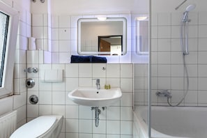 Dusche, Haartrockner, HandtĂŒcher