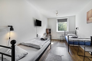 3 bedrooms, free WiFi, bed sheets