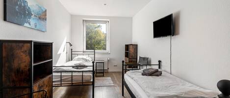 3 bedrooms, free WiFi, bed sheets