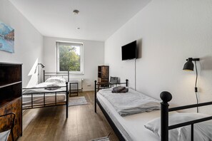 3 bedrooms, free WiFi, bed sheets