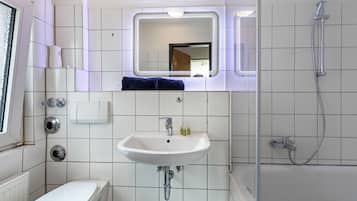 Ducha, secador de pelo y toallas