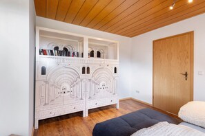 1 chambre, fer et planche à repasser, accès au Wi-Fi (inclus)