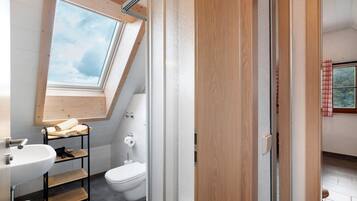 Een douche, een haardroger, handdoeken