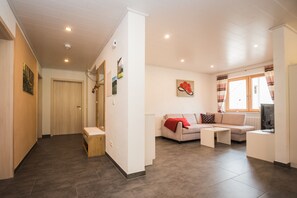 Tv och ett bordtennisbord