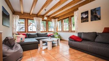 Fernseher, Tischtennisplatte