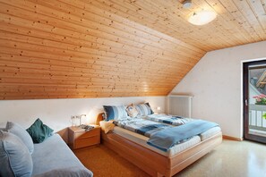 2 bedrooms, free WiFi, bed sheets - Apartment '3' with Mountain View, Shared Terrace and Wi-Fi (Bad Peterstal-Griesbach)