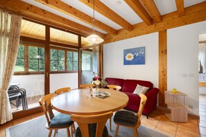 Dining - Löcherhansenhof: Apartment '6' with Mountain View, Shared Terrace and Wi-Fi (Bad Peterstal-Griesbach)