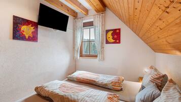 1 bedroom, free WiFi, bed sheets