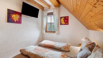 1 bedroom, free WiFi, bed sheets