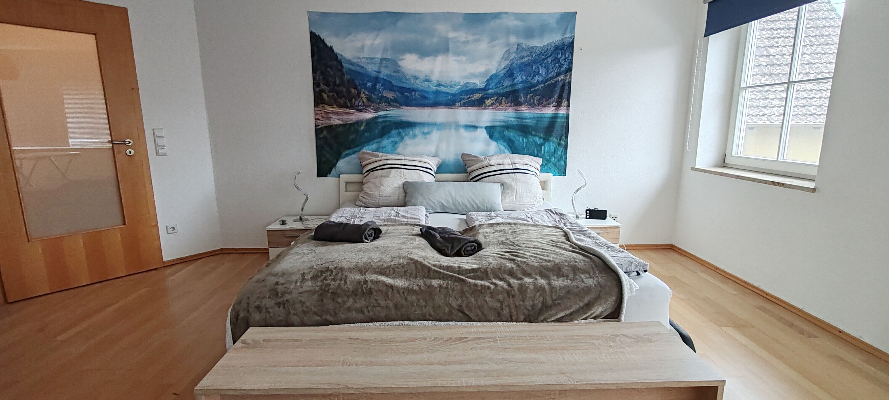 3 室のベッドルーム、WiFi (無料)、ベッドシーツ