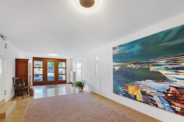 المنشأة من الداخل