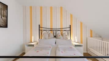 2 bedrooms, iron/ironing board, free WiFi, bed sheets