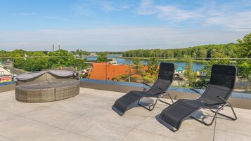 Apartment, River View (B 33) | Terrace/patio