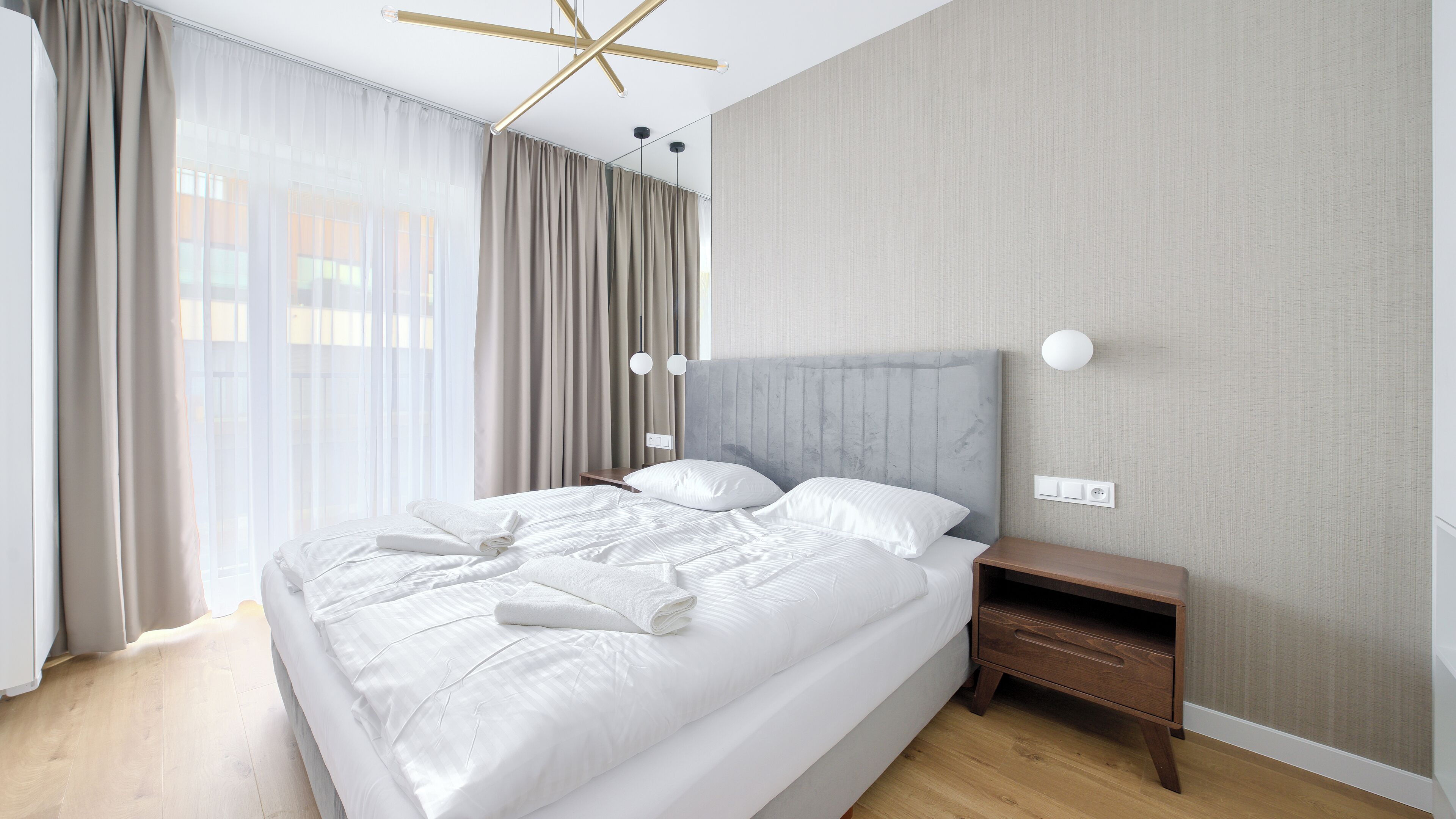 Individually decorated, individually furnished, laptop workspace