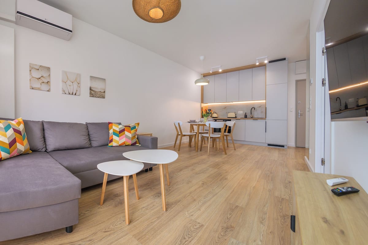 Apartment (B 11) | Living area | 30-inch flat-screen TV with satellite channels