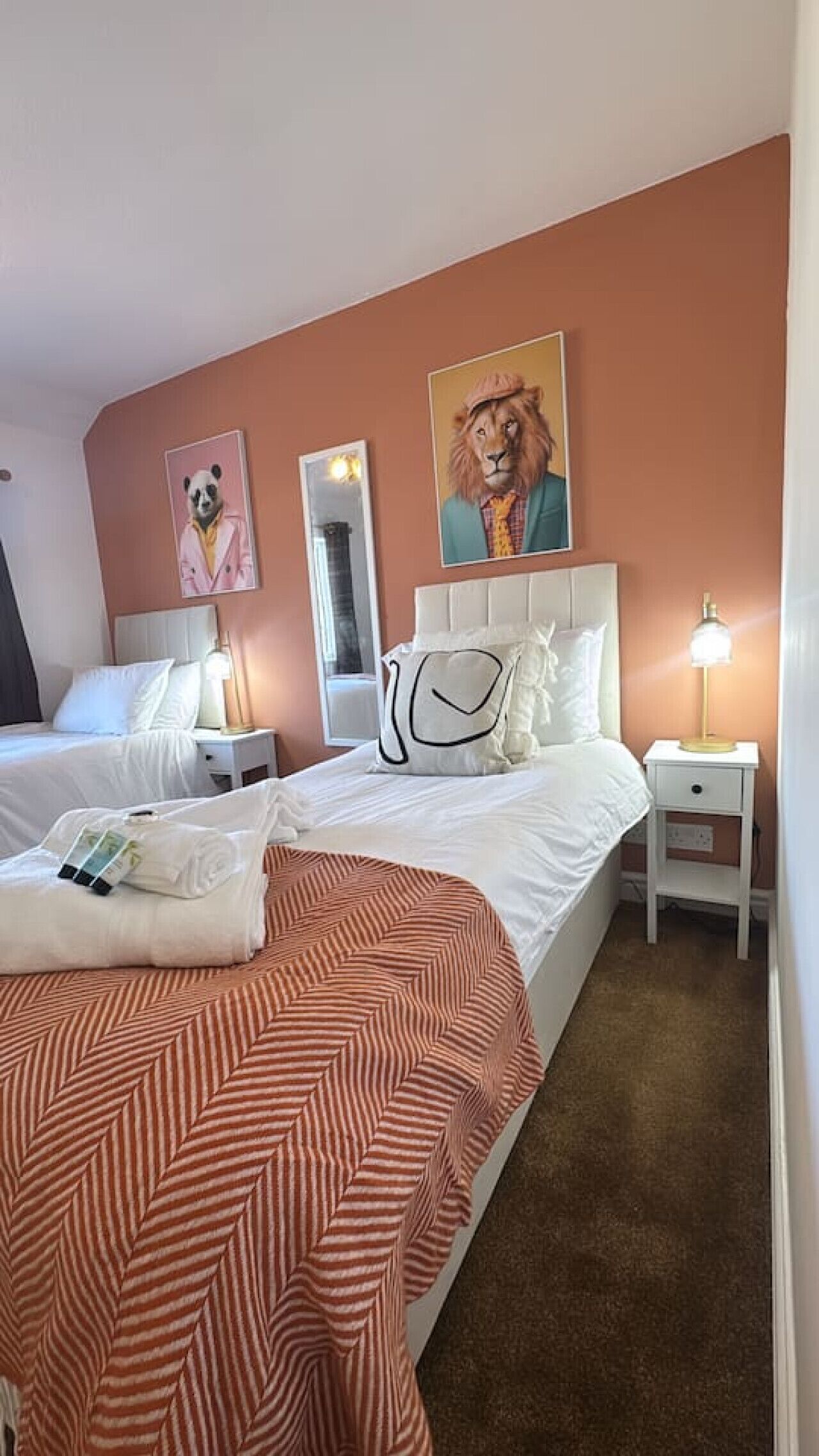 4 bedrooms, desk, iron/ironing board, travel crib