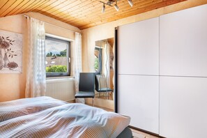 2 bedrooms, free WiFi, bed sheets