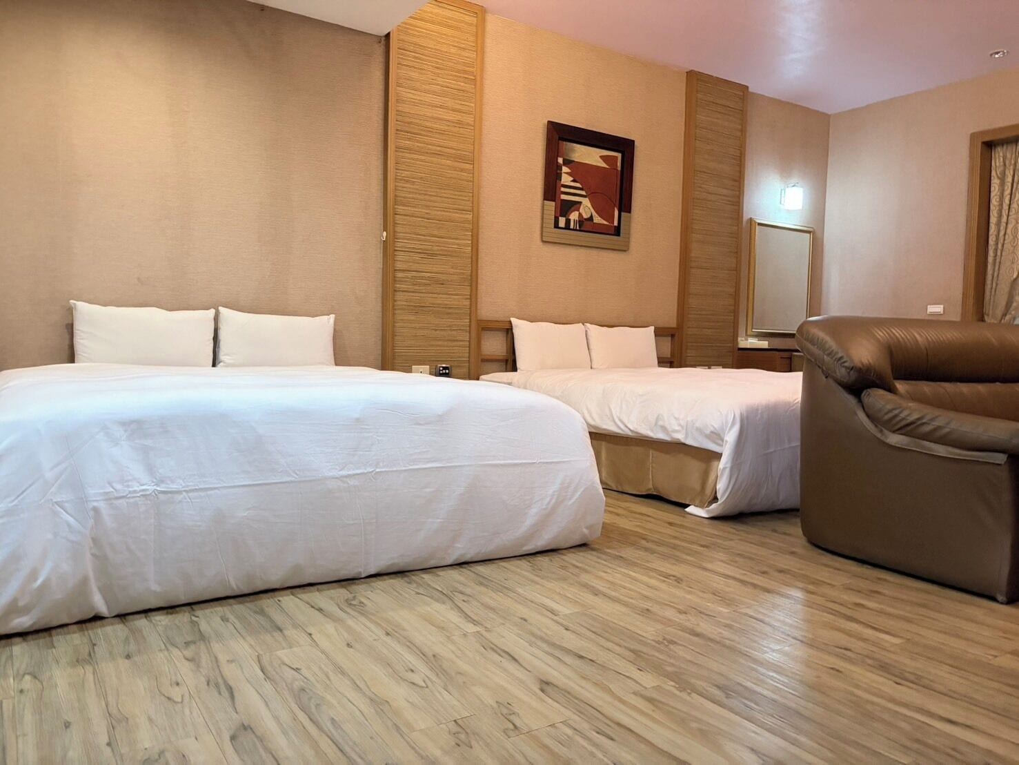 Habitación cuádruple Elite | Insonorización y wifi gratis 