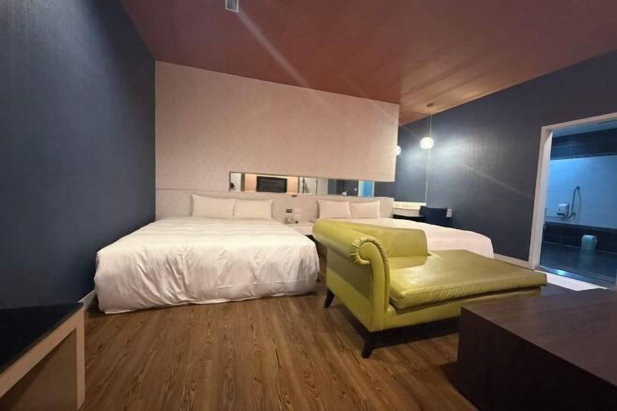 Soundproofing, WiFi (free)