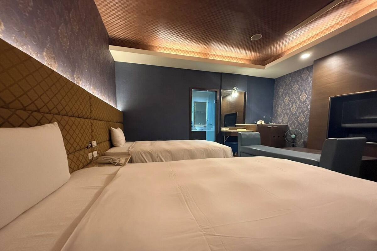 Business Twin Room | Soundproofing, WiFi (free)