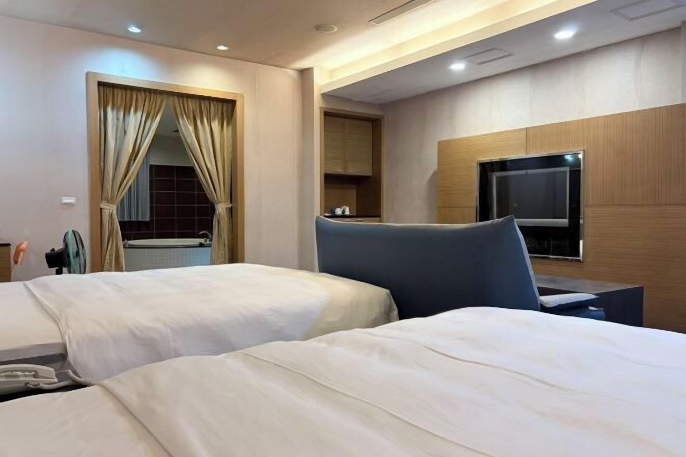 Soundproofing, free WiFi