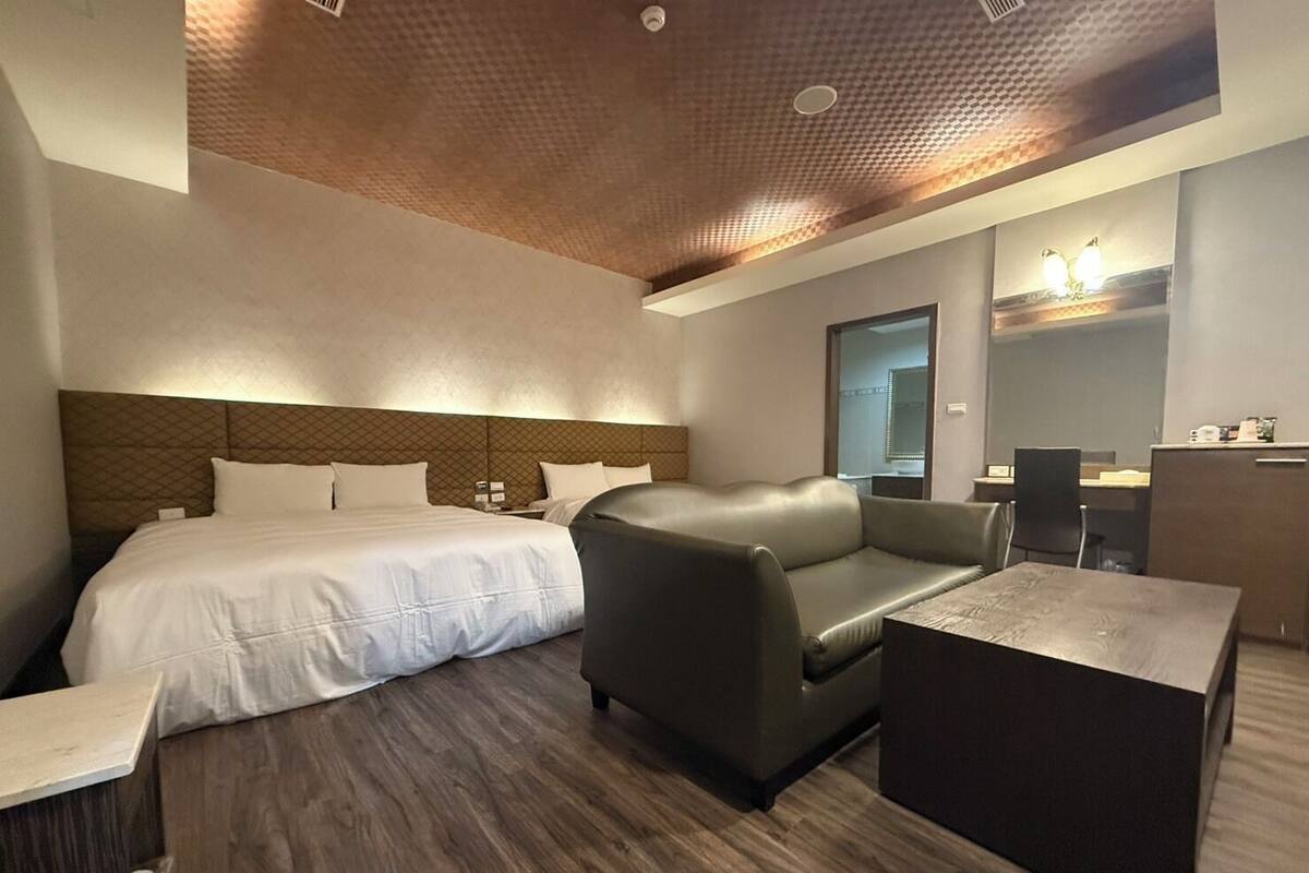Business Quadruple Room | Soundproofing, WiFi (free)