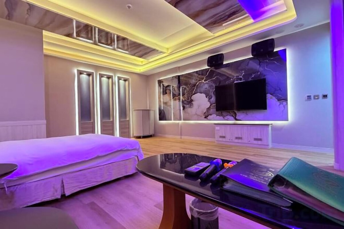 Soundproofing, WiFi (free)