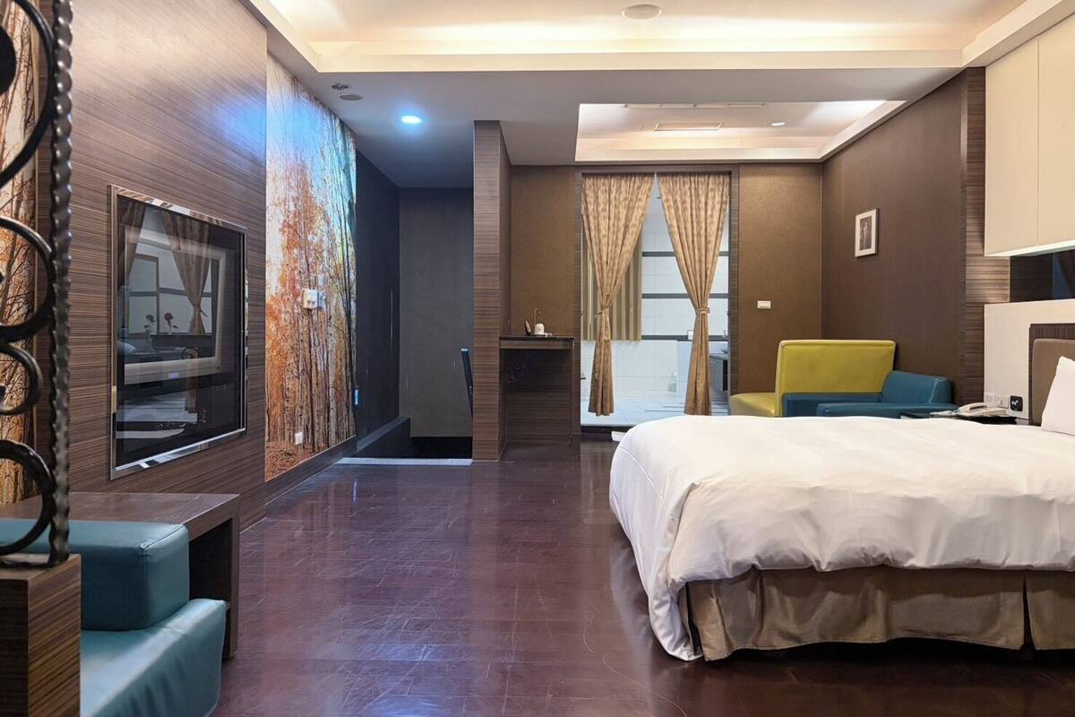 Elite Double Room | Soundproofing, WiFi (free)