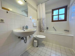 Handtücher, Seife, Toilettenpapier