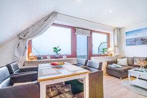 Dining - Holiday Apartment 'Watt'n Utsicht' with Sea View, Balcony and Wi-Fi (Nordstrand)