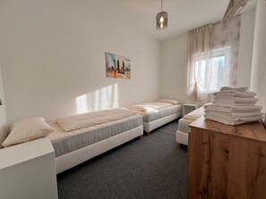 4 bedrooms, free WiFi, bed sheets