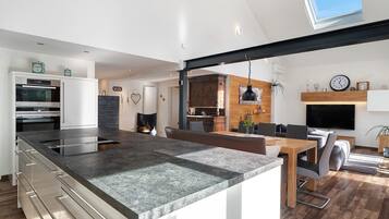 Kühlschrank, Ofen, Herdplatte, Geschirrspüler