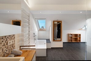 Douche, séchoir à cheveux, serviettes fournies